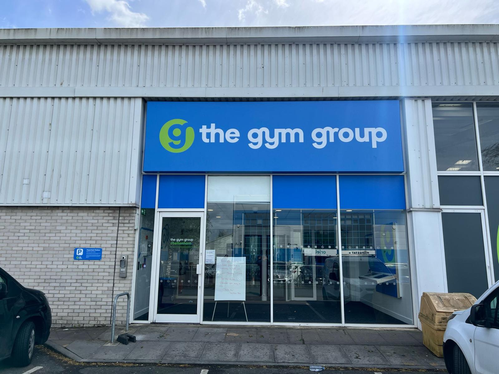 shopfront-signage-cleaning-services-at-right-choice